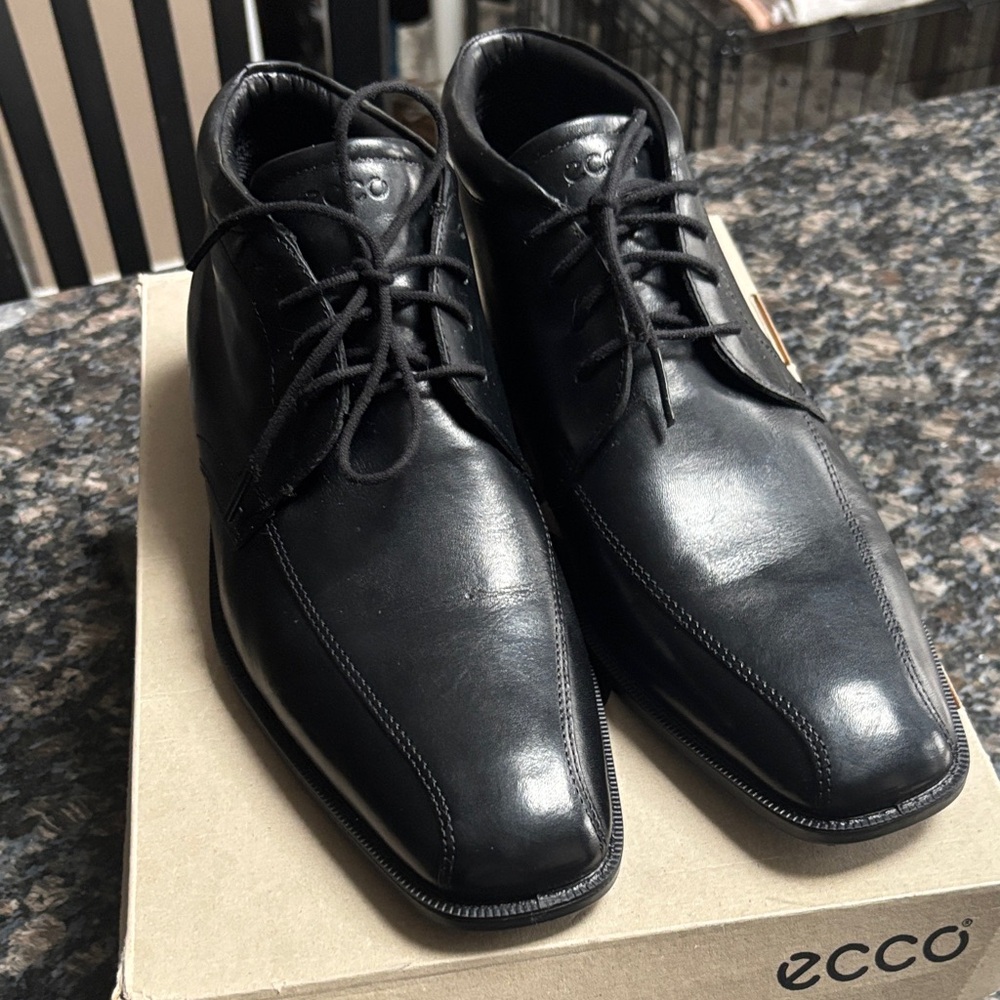 Ecco Men's Classic Black Leather Oxfords